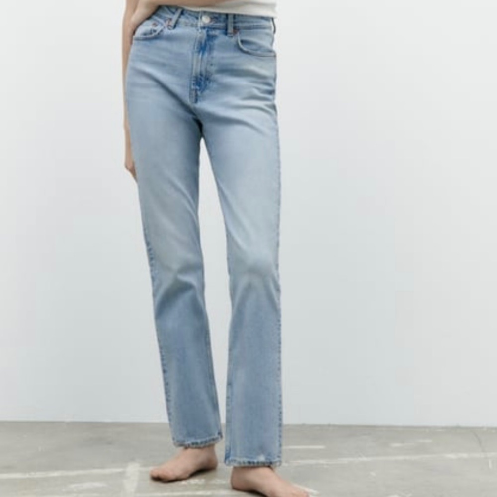 Zara TRF HIGH RISE STOVE PIPE JEANS